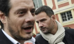 Jérôme Kerviel (D) et son avocat David Koubbi à leur arrivée le 15 juin 2016 au tribunal à Versailles