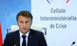 Le président français Emmanuel Macron, lors d'une réunion de la Cellule interministerielle de crise sur les émeutes urbaines, le 30 juin 2023 à Paris