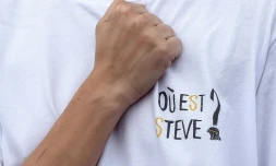 Une proche de Steve Maia Caniço lors d'un rassemblement en hommage au jeune homme, à Nantes, le 20 juillet 2019