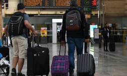 Des voyageurs dans la gare de Saint-Charles à Marseille en fin d'après-midi, le 31 mai 2016