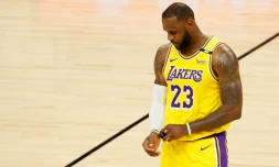 LeBron James (Los Angeles Lakers), lors du match 2 du 1er tour des playoffs NBA contre les Phoenix Suns, le 25 mai 2021 Ă Phoenix