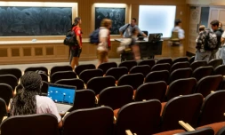 Dans un amphithéùtre de l'Université du Texas à Austin, le 22 février 2024