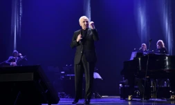 Le chanteur Charles Aznavour en concert à Bercy, le 13 décembre 2017 à Paris