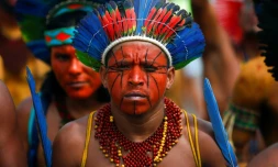 Des chefs indigĂšnes et membres de tribus d'Amazonie manifestent Ă Brasilia le 11 mars 2020