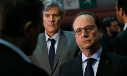 François Hollande et le ministre de l'Agriculture Stéphane Le Foll (G) à leur arrivée le 27 février 2016 au Salon de l'Agriculture à Paris