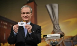 Le secrétaire général adjoint de l'UEFA Giorgioi Marchetti lors du tirage au sort des 16e de finale de l'Europa League, le 12 décembre 2016 à Nyon