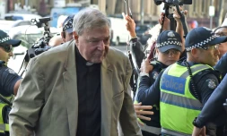 Le cardinal australien George Pell arrive au tribunal de Melbourne, le 5 mars 2018