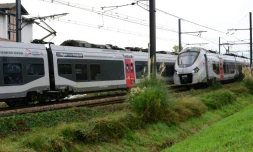Un train à l'arrêt près de la gare de Saint-Jean-de-Luz-Ciboure après que trois personnes sont mortes percutées par un train, le 12 octobre 2021