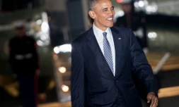  Barack Obama à son départ pour Athènes depuis la base aérienne Andrews Air Force, le 14 novembre 2016 à Maryland