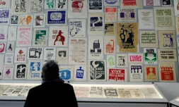 Mai 68 fut un fertile créateur de slogans mais aussi un grand générateur d'images: affiches, peintures, photographies, tracts sont exposées aux Beaux Arts à Paris