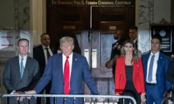 L'ancien président des Etats-Unis Donald Trump s'adresse à la presse le 3 octobre 2023 au palais de Justice de Manhattan, New York, au second jour d'un procès civil pour fraudes contre son groupe familial Trump Organization
