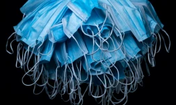 La principale agence fédérale de santé publique des Etats-Unis (CDC) a annoncé que les Américains vaccinés pouvaient désormais se découvrir le visage sans risque, en extérieur comme en intérieur