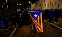 Des indépendantistes catalans bloquent une route à Barcelone pour tenter d'empêcher la réunion gouvernementale délocalisée, le 21 décembre 2018