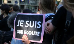 Manifestation le 8 juin 2015 place de la République à Paris contre la loi Renseignement qui met en place des mesures controversées sur le plan des atteintes à la vie privée