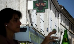 La température affiche 42°C à Aigre, en Charente, durant la vague de chaleur qui touche la France, le 17 juin 2022