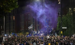 Des supporters de Chelsea fête la victoire en Ligue des Champions à Londres le 29 mai 2021