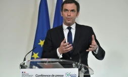 Le ministre de la Santé Olivier Véran lors d'une conférence de presse à Paris, le 26 janvier 2021