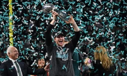 Le quaterback des Philadelphia Eagles, Carson Wentz, laisse éclater sa joie aprÚs remporté le Super face aux New England Patriots à Minneapolis, Minnesota, le 4 février 2018