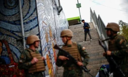 Des soldats patrouillent dans les rues de Santiago, le 19 octobre 2019