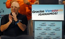 Jesus "Chuo" Torrealba, porte-parole de la coalition de la Table de l'unité démocratique lors d'une conférence de presse à Caracas le 7 décembre 2015