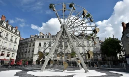 "La terre où les arbres rêvent", une oeuvre de l'artiste Laurent Pernot, prise en photo à Nantes le 29 juin 2017