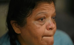 La Péruvienne Zoila Lecarnaque Saavedra, récemment libérée après purgé plus de 8 ans de prison pour trafic de drogue, lors d'une interview avec l'AFP, le 9 mai 2022 à Hong Kong