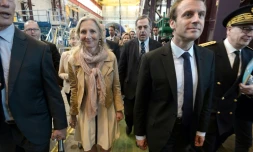 Emmanuel Macron, alors ministre de l'Economie et de l'Industrie et la présidente de General Electric France Clara Gaymard à Belfort, le 28 mai 2015