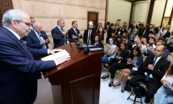 Image fournie par la présidence libanaise du Premier ministre libanais Nawaf Salam devant la presse à Baabda, près de Beyrouth, le 5 août 2025