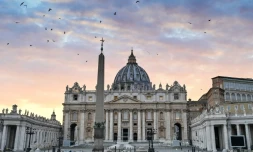 Le Vatican, avec la place Saint-Pierre et la basilique, le 6 avril 2020