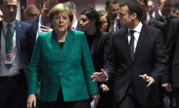 La chanceliÚre allemande Angela Merkel et le président français Emmanuel Macro, à l'issue d'un sommet européen à Bruxelles le 15 décembre 2017