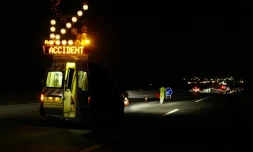 L'autoroute A7 a été coupée dans les deux sens dans la DrÎme dimanche matin aprÚs deux accidents impliquant un poids-lourd, un minibus, plusieurs véhicules légers et ayant fait au moins un mort et trois blessés dont un grave