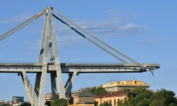 Une partie du pont Morandi effondré à Gênes, dans le nord de l'Italie, le 16 août 2018