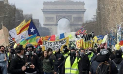 Manifestants "gilets jaunes" le 16 mars 2019 sur les Champs-Elysées