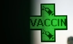 Face à la multiplication des fermetures de pharmacies en milieu rural, professionnels de santé et élus locaux alertent sur le risque de "déserts pharmaceutiques" dans des territoires où les officines représentent souvent l'unique recours médical envisageable