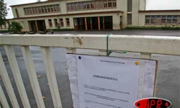Mardi 14  février 2006 - 

Les établissements scolaires de la Plaine des Palmistes sont fermés jusqu'à jeudi. Des élèves ont  été incommodés par des odeurs d'insecticides