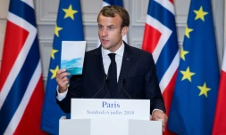 Le président Emmanuel Macron annonce l'engagement de six fonds souverains en faveur du climat, à l'Elysée à Paris, le 06 juillet 2018