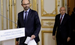 Le Premier ministre Édouard Philippe, au côté du ministre de l'Intérieur Gérard Collomb, à Matignon, le 21 décembre 2017