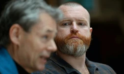 Deux co-fondateurs de l'organisation Evryman, Owen Marcus (d) et Dan Doty, le 6 décembre 2019 à Sheffield, dans le Massachusetts (nord-est des Etats-Unis)