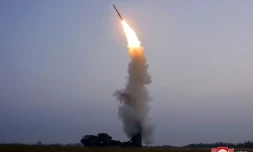 Une photo du dernier tir de missile nord-coréen le 30 septembre 2021 publiée par l'agence KCNA