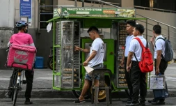 Un stand de "pandesal", des petits pains très appréciés au petit-déjeuner, à Manille, le 7 avril 2026