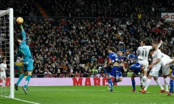 L''ailier du Real Madrid Gareth Bale inscrit son 3e but contre La Corogne, le 9 janvier 2016 à Bernabeu