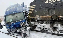 Photo fournie par la police de Gastonia (Caroline du Nord, Etats-Unis) montrant un semi-remorque percuté par un train de fret, le 31 janvier 2026 à Gastonia