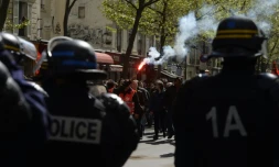 Des membres des forces de l'ordre lors d'une manifestation contre la loi travail, le 28 avril 2016 à Paris