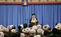Photo fournie par le site officiel du guide suprême iranien, l'ayatollah Ali Khamenei, le montrant lors d'un discours à Téhéran le 17 septembre 2019
