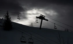 Des tĂ©lĂ©siĂšges Ă l'arrĂȘt au Grand Bornand en Haute-Savoie, le 21 janvier 2021