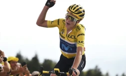 Annemiek Van Vleuten, déjà maillot jaune du Tour de France, s'impose dans l'ultime étape à La Super Planche des Belles, le 31 juillet 2022 