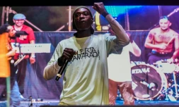 Le rappeur Jhon Esteban Perez lors d'un concert pour la Xe Conférence des Farc à Llanos del yari en Colomie, le 17 septembre 2016