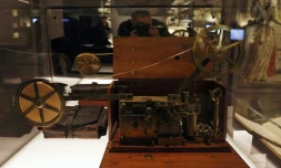 Un télégraphe électrique créé par Samuel Morse en 1837 exposé aux Archives nationales le 3 novembre 2015