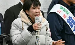 La Première ministre japonaise Sanae Takaichi à un meeting électoral le 7 janvier à Tokyo, à la veille des législatives anticipées qui devraient voir une poussée de son parti, le Parti libéral -démocrate
