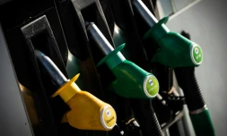 L'indemnité carburant pour les travailleurs à revenus modestes et les gros rouleurs sera mise en place au 1er octobre et remplacera la ristourne de 18 centimes qui disparaîtra progressivement d'ici la fin de l'année
